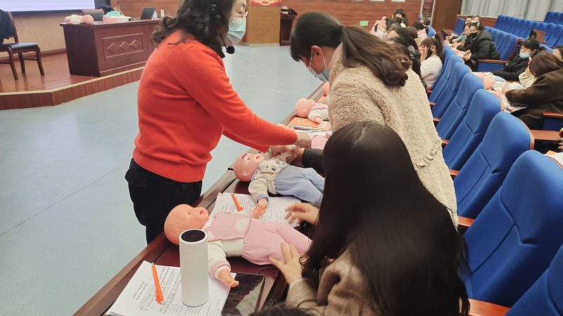 婴儿洗澡盆尺寸：如何选择合适的大小**