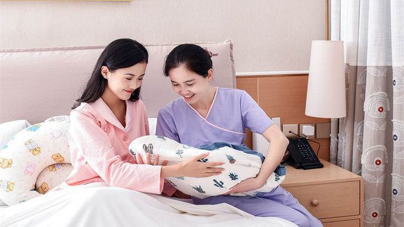 新手爸妈怎么判断育儿嫂专业