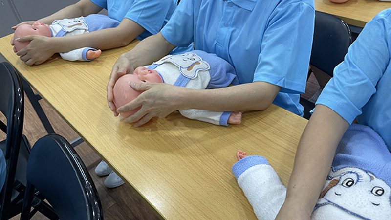 母婴护理师的职业道德规范：如何守护宝宝的健康**