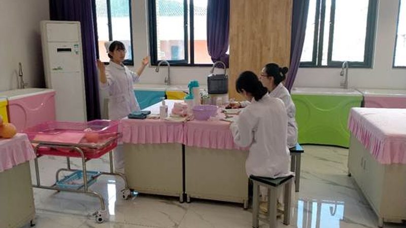 以下是一些中档价位月子会所的推荐，供新手妈妈们参考：